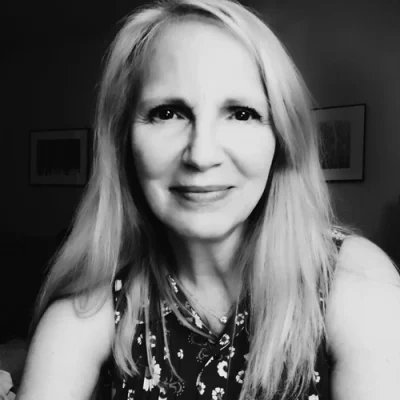 lynne-most-2025-500×500-bw lynne-most-2025-500x500-bw